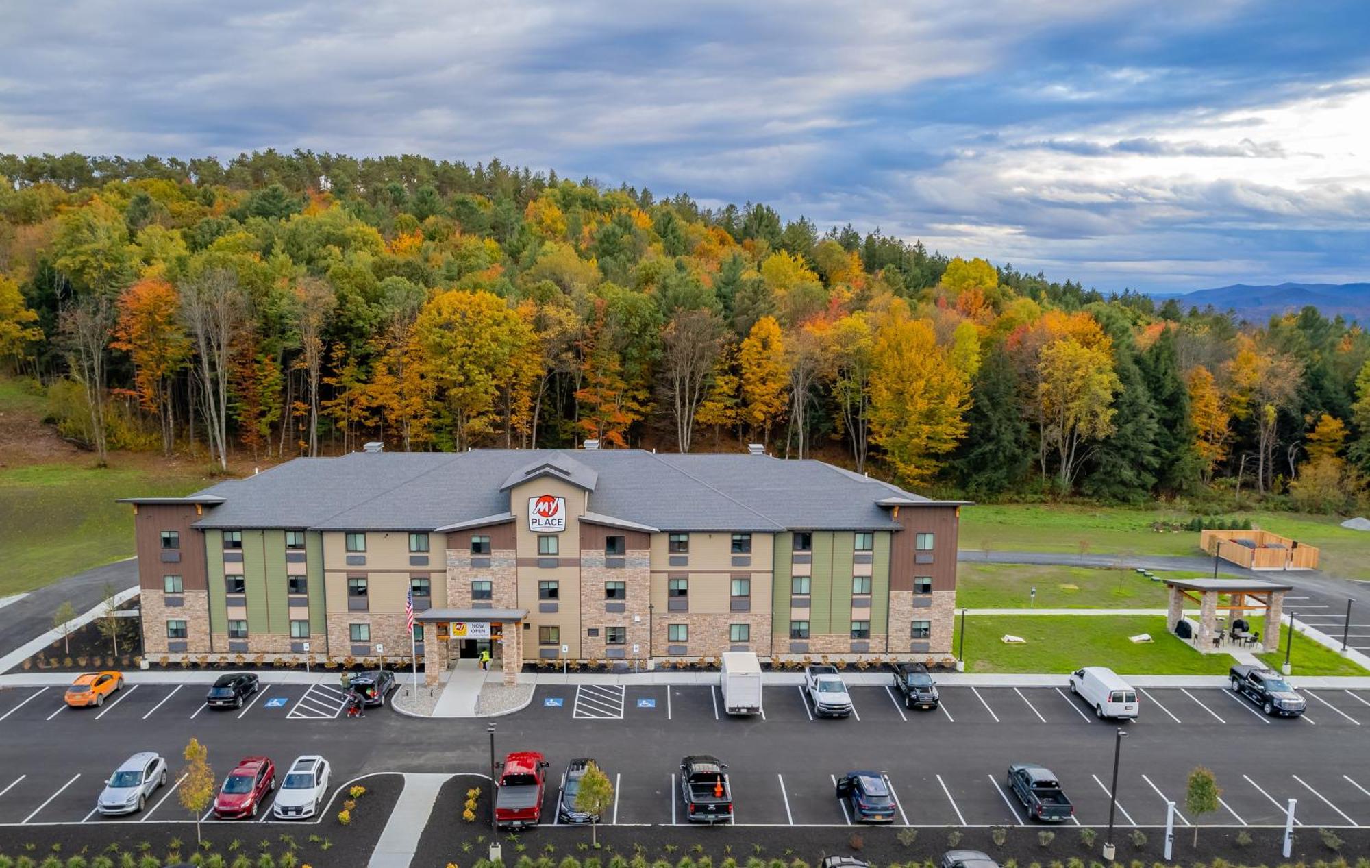 My Place Hotel-Randolph, Vt Exterior photo